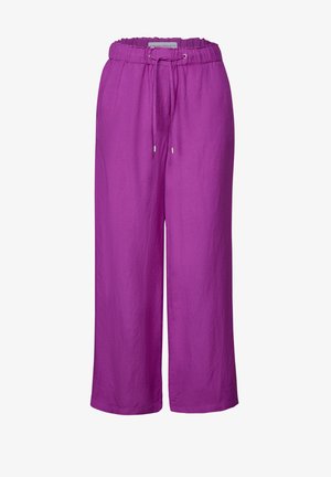 Fioletowe spodnie szerokie, wykonane z lekkiego materiału, z elastycznym paskiem w talii i sznurkiem do regulacji oraz gładką teksturą.