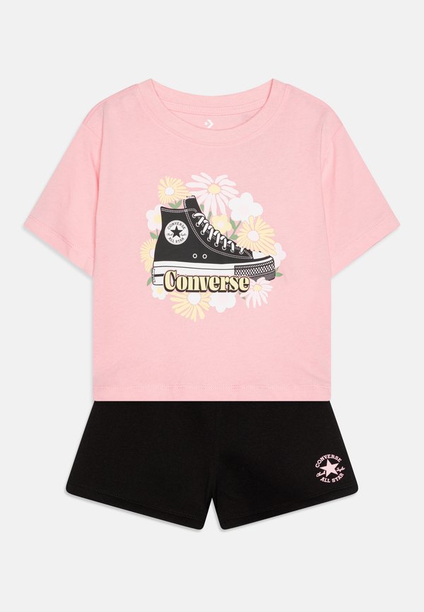 FLORAL SNEAKER TEE - Shorts