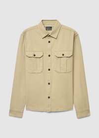 Beiges langärmliges Hemd aus Baumwolle, mit einem Kragen, Knopfleiste vorne und zwei Brusttaschen mit schwarzen Knöpfen.