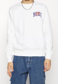 Nike Sportswear Sweatshirt - white