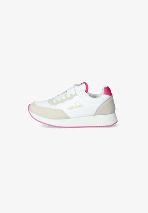 Sneaker bianco e beige con accenti rosa; i materiali includono rete e suede; presenta una punta rotonda e una suola testurizzata per una migliore aderenza.