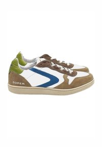 Sneaker marroni e bianchi con dettagli blu, dotati di una tomaia in suede e pelle, punta rotonda, suola in gomma e logo "SUPER" sul lato.