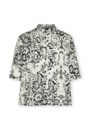 Hvid kortærmet bluse med sort blomstret og paisley-mønster, mandarin-krave og knaplukning foran.