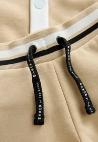 Baker by Ted Baker VARSITY PIECE SET - REGULAR FIT - Dresside alumine osa - neutral