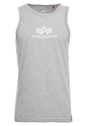 Szary bezrękawnik z bawełny z białym nadrukowanym logo z poziomymi liniami na klatce piersiowej oraz małą czerwoną metką u dołu.