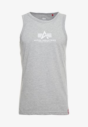 Siva bezrukava pamučna majica s bijelim tiskanim logotipom s horizontalnim crtama na prsima i malom crvenom etiketom na rubu.