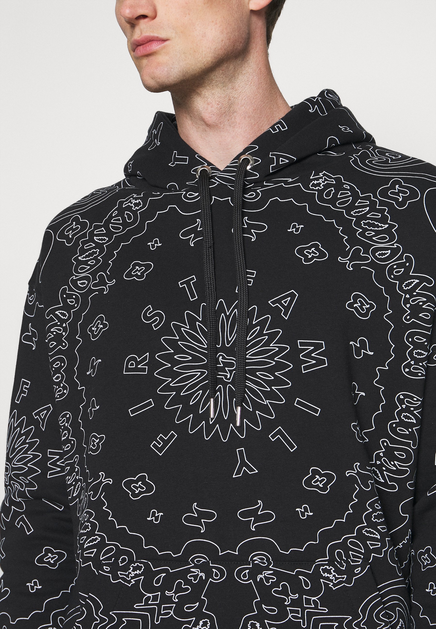 pullover bandana