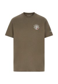 Olivgrünes Baumwoll-T-Shirt mit kurzen Ärmeln, Rundhalsausschnitt, weiß-rot bedrucktem Logo auf der Vorderseite und dezenten Designdetails am Ärmel.