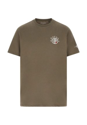 T-shirt en coton vert olive à manches courtes, col rond, imprimé logo blanc et rouge sur le devant, avec des détails discrets sur la manche.