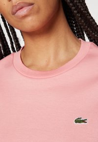 Lacoste T-Shirt basic - tourmaline