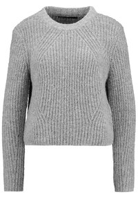 Maglione grigio lavorato a maglia con un motivo testurizzato e scollo rotondo. Presenta maniche lunghe e lunghezza cropped. Il materiale appare morbido e caldo.