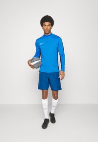 Nike Performance ACADEMY 23 - Pantalón corto de deporte - industrial blue black