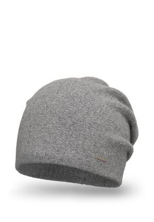 Grå strikket hue lavet af blødt stof; slouchy design med ombukket kant; har et lille metallisk logo-tag på siden.