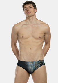 Slippini da nuoto da uomo neri con motivo a onde blu, realizzati in tessuto elasticizzato, con un logo in evidenza sul lato.