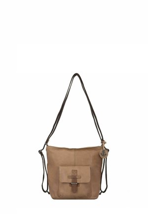 Borsa a spalla in pelle marrone con tasca frontale, tracolla regolabile, ciondolo circolare e dettaglio testurizzato sul flap della tasca.