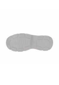 Sole di sneaker bianco con una superficie in gomma testurizzata caratterizzata da un motivo a zigzag, punta rotonda e scanalature delineate per la trazione.