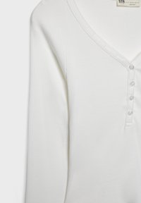 Stradivarius WITH BUTTONS - Langarmshirt - white