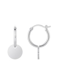 Orecchini a cerchio in argento con una finitura liscia e lucida e un charm circolare. Il design include una chiusura sicura e un profilo sottile e elegante.