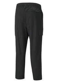 Pantalones cargo negros con cintura elástica, bolsillos laterales y un bolsillo trasero. Confeccionados en una tela ligera y suave. Largo recortado.