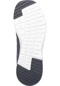 Suela de sneaker en blanco y negro que presenta una suela de goma texturizada con un patrón en cuadrícula, enfatizando la tracción y la durabilidad.