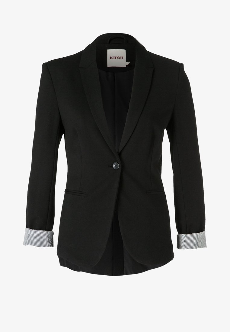 Blazer noir à un seul bouton avec revers crantés et manches retroussées révélant des poignets intérieurs rayés, coupe ajustée, étiquette de marque KIOMI à l'intérieur du col.