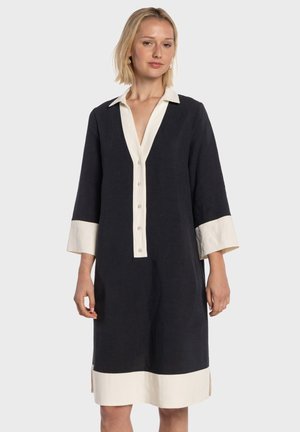 - Sukienka koszulowa