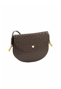Borsa a tracolla in pelle intrecciata marrone con pattina rotonda, dettaglio in oro e nappina gialla sul manico. Superficie testurizzata.
