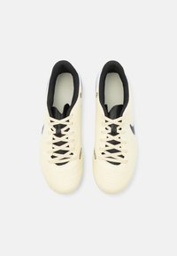 Nike Performance LEGEND 10 CLUB UNISEX - Scarpe da calcetto con tacchetti - lemonade/black/metallic gold coin