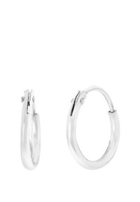 Zilveren creolen met een gladde oppervlakte, voorzien van een veilig klapsysteem. Ze zijn rond van vorm en hebben een gepolijste afwerking.