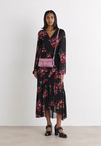 Cras DEBBIE DRESS - Koktailové šaty/večierkové šaty - black