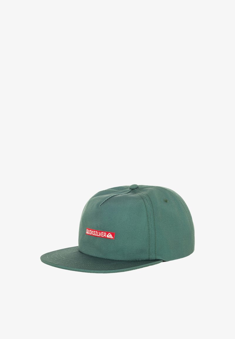 Green cap with a flat brim, made of fabric. Features a red "Quiksilver" logo on the front and a decorative top button. Simple design.