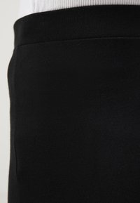 MAMALICIOUS MLLIF MIDI SKIRT - Pliiatsseelik - black