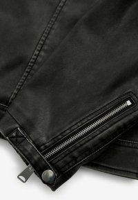 Next REGULAR FIT - Imiteret læderjakke - black