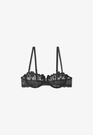 Czarna koronkowa biustonosz z kwiatowym haftem, przezroczyste miseczki i regulowane satynowe ramiączka. Posiada falbany na krawędziach i zapięcie na haftki.