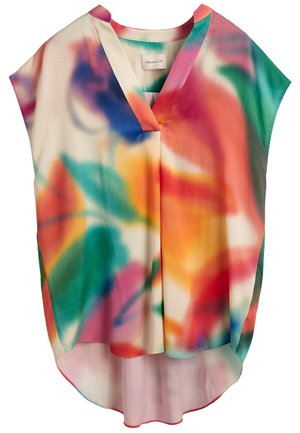Blouse sans manches à col en V avec une coupe ample, présentant un motif abstrait tie-dye coloré en nuances de rose, vert, orange, bleu et crème.