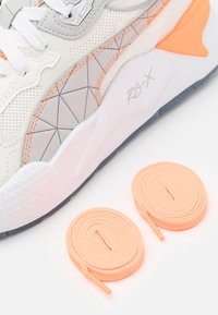 Puma RS-X UP x ORLINSKI II UNISEX - Tenisky - warm white/cool light gray/fluro orange