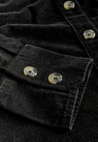 Unausgewählt, black