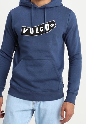Marineblaue Kapuzenjacke aus weichem Material, mit einer Kängurutasche und einem weißen Grafiklogo "VOLCOM" auf der Vorderseite. Lange Ärmel und gerippter Saum.