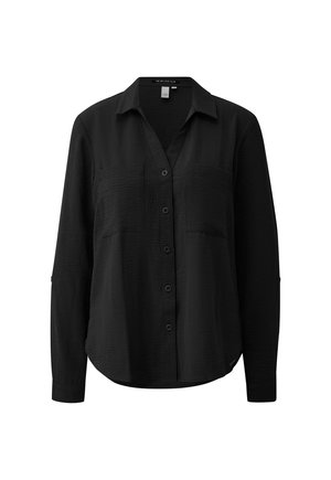Czarna koszula na długi rękaw z guzikami, z dwoma kieszeniami na piersi i kołnierzykiem, wykonana z teksturowanej tkaniny.