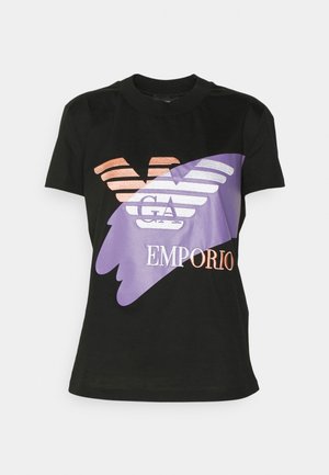 Mustat puuvillapaita, jossa on grafiikkasuunnittelu violetilla ja ruusukullalla. Näyttää "GA EMPORIO" -tekstin ja abstrakteja muotoja. Lyhyet hihat ja pyöreä pääntie.