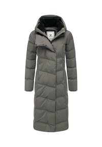 Lång, grå puffjacka med huva, med kviltad fyllning, dragkedja fram och tryckknappsstängning. Mjuk innerfoder synligt vid kragen.