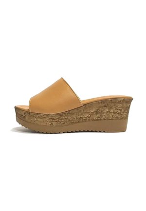 Sandalo con zeppa color cuoio con suola platform con texture effetto sughero e tacco liscio, mostrato di profilo su sfondo bianco.