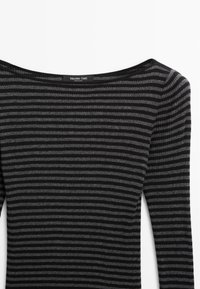 Unselected, black