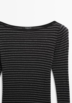 Zwart en grijs gestreepte trui met een geribbelde textuur, voorzien van een wijde halslijn en lange mouwen. Label: Massimo Dutti.