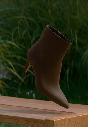 Marco Tozzi, Boots à talons - choco