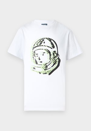 Weißes Baumwoll-T-Shirt mit einer Grafik eines Astronautengesichts, wobei schwarze und hellgrüne Linien einen strukturierten Effekt erzeugen.