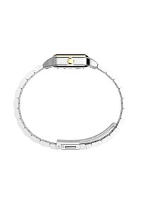 Silverfärgad metallklocka med rektangulärt urtavla, gulddetaljerad knapp och länkarmbandsdesign. Slät yta och polerad finish.