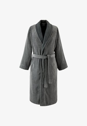 Grauer Bademantel aus weichem, strukturiertem Stoff. Verfügt über einen Schalkragen, lange Ärmel und einen passenden Gürtel. Dezente Logodetails auf der Brust.