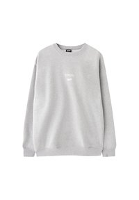 Sweat-shirt gris clair à col rond avec manches longues et petit texte blanc « STWD REC. » et graphique centré sur la poitrine.