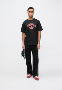 adidas Originals UNISEX - Marškinėliai su spaudiniu - black